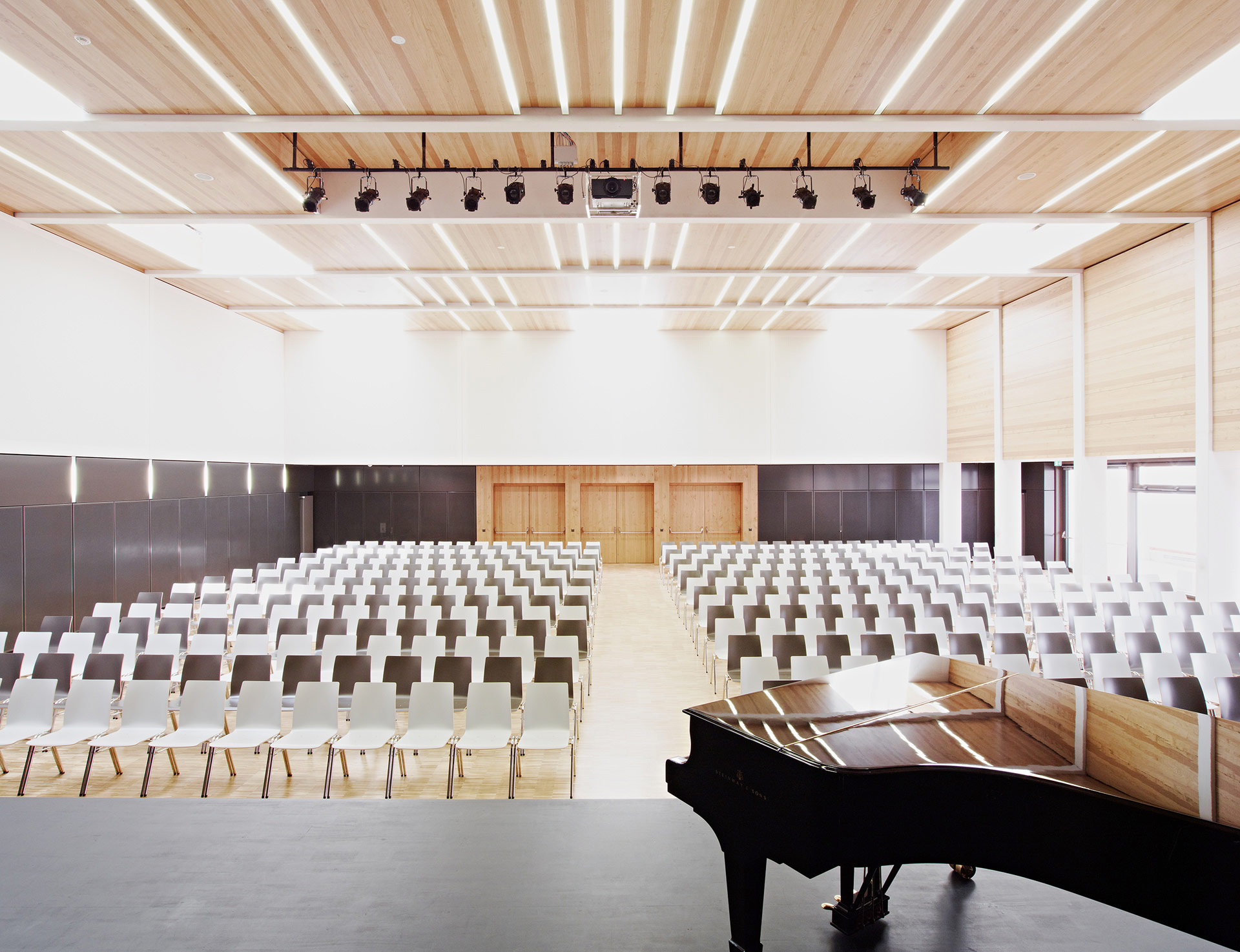 PROLICHT_GymnasiumRiedberg_Frankfurt_Germany_gallery_01.jpg