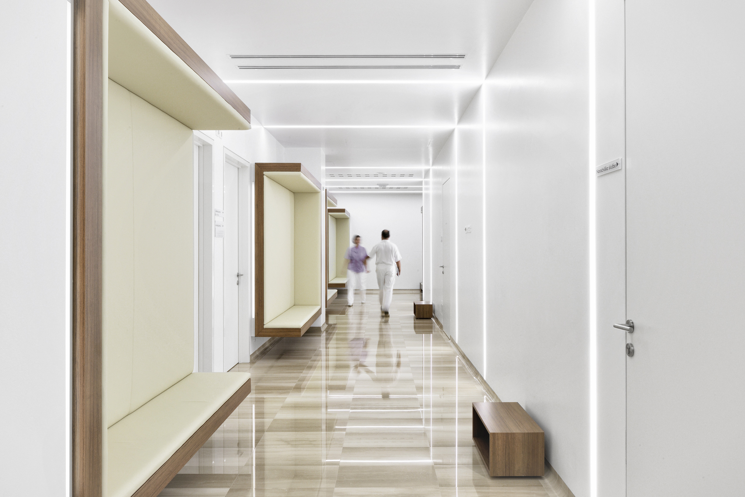 PROLICHT_DiagnosticniCenter_Bled_Slovenia_Gallery_01.jpg