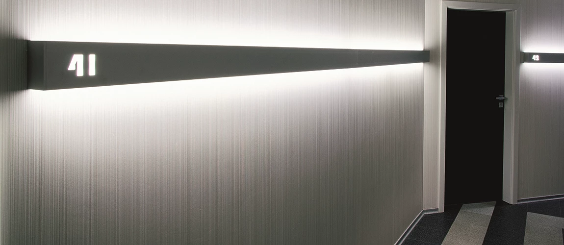 PROLICHT_Neverending_Office_Artjoma_Dnipropetrovsk_2012.jpg