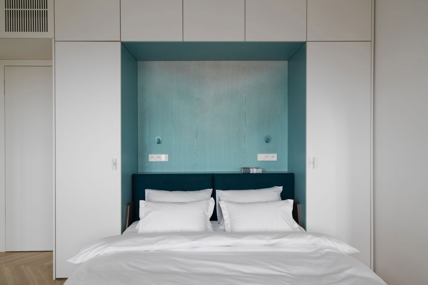 Colors Blaue Wandleuchte Spot Klein In Schlafzimmer
